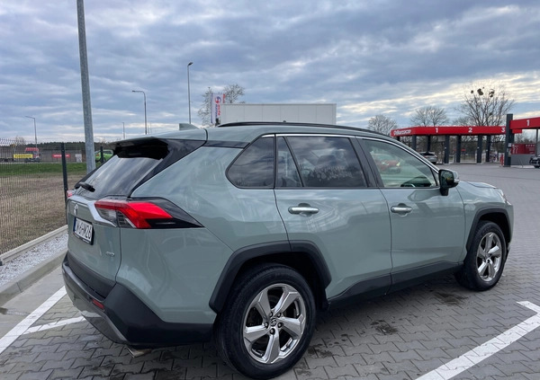 Toyota RAV4 cena 110000 przebieg: 161000, rok produkcji 2020 z Kleczew małe 121